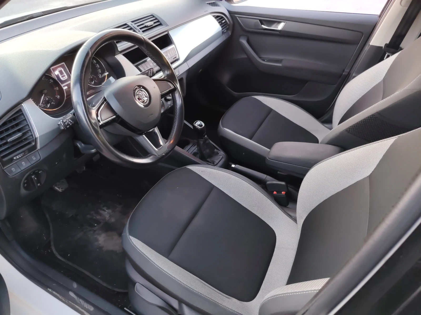 Skoda Fabia 1.0 TSI, снимка 5 - Автомобили и джипове - 55631055