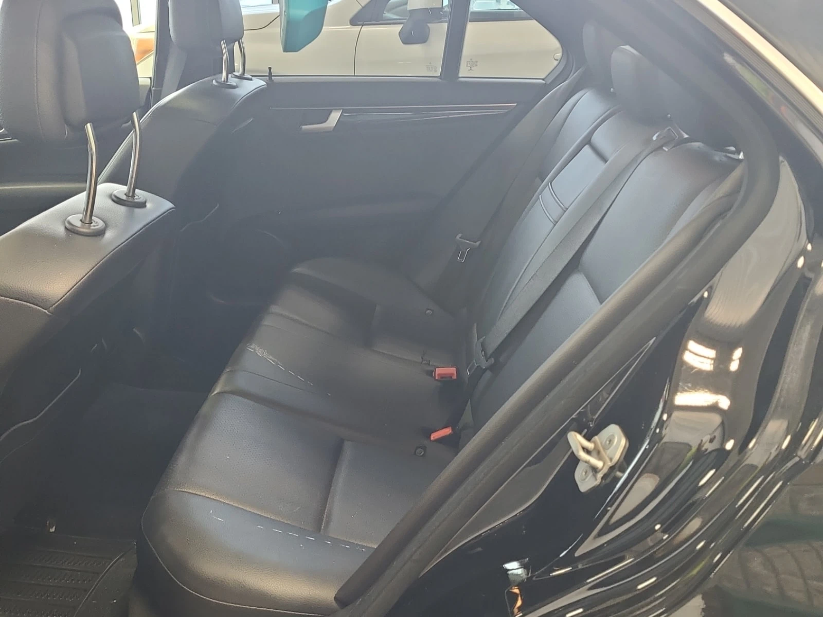 Mercedes-Benz C 350 * AMG Line * CARFAX * , снимка 9 - Автомобили и джипове - 55985540