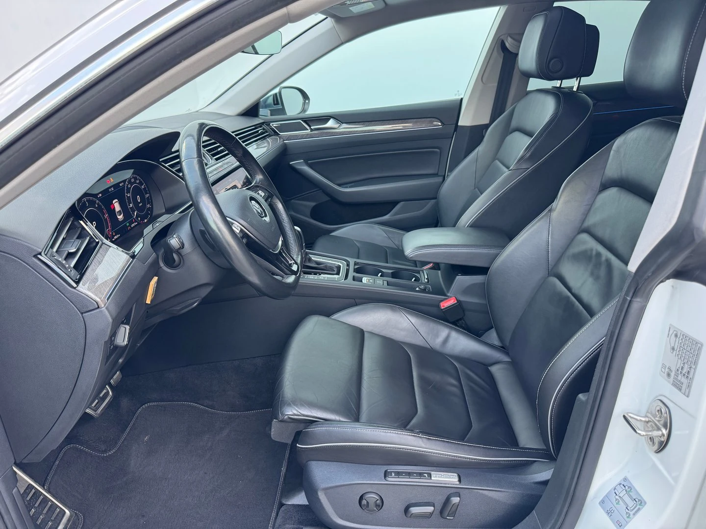 VW Arteon, снимка 7 - Автомобили и джипове - 56420387