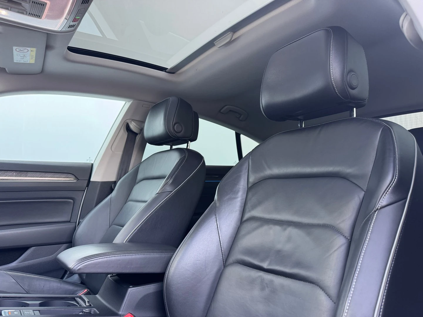 VW Arteon, снимка 9 - Автомобили и джипове - 56420387