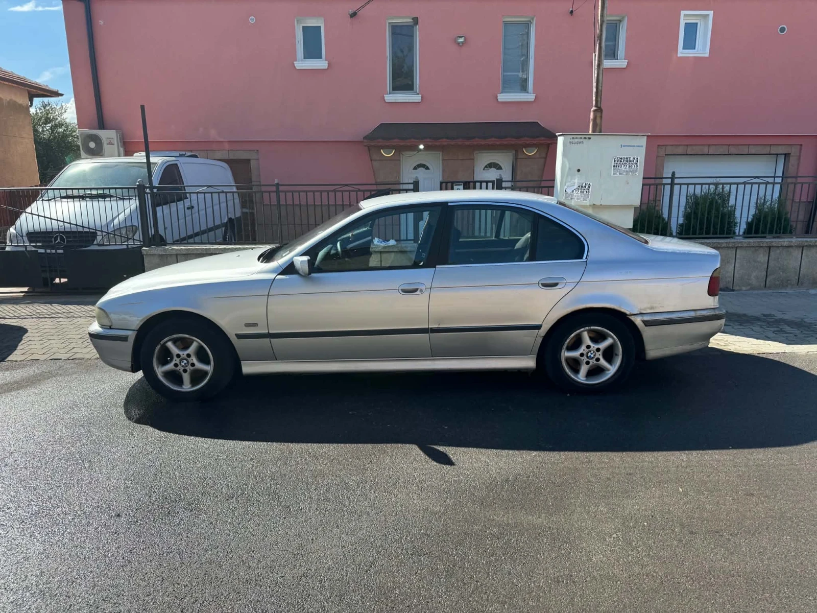 BMW 520, снимка 4 - Автомобили и джипове - 56439398