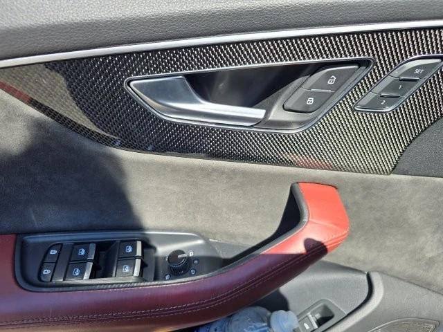 Audi SQ8 * 4.0 TFSI quattro * CARFAX * ЦЕНА ДО БГ, снимка 11 - Автомобили и джипове - 53283729