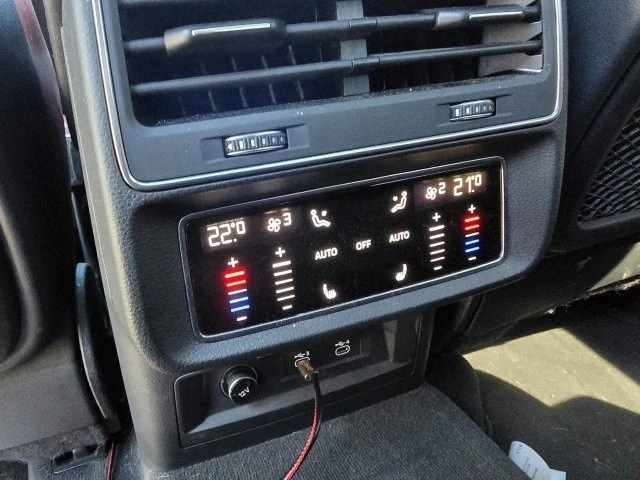 Audi SQ8 * 4.0 TFSI quattro * CARFAX * ЦЕНА ДО БГ, снимка 10 - Автомобили и джипове - 53283729