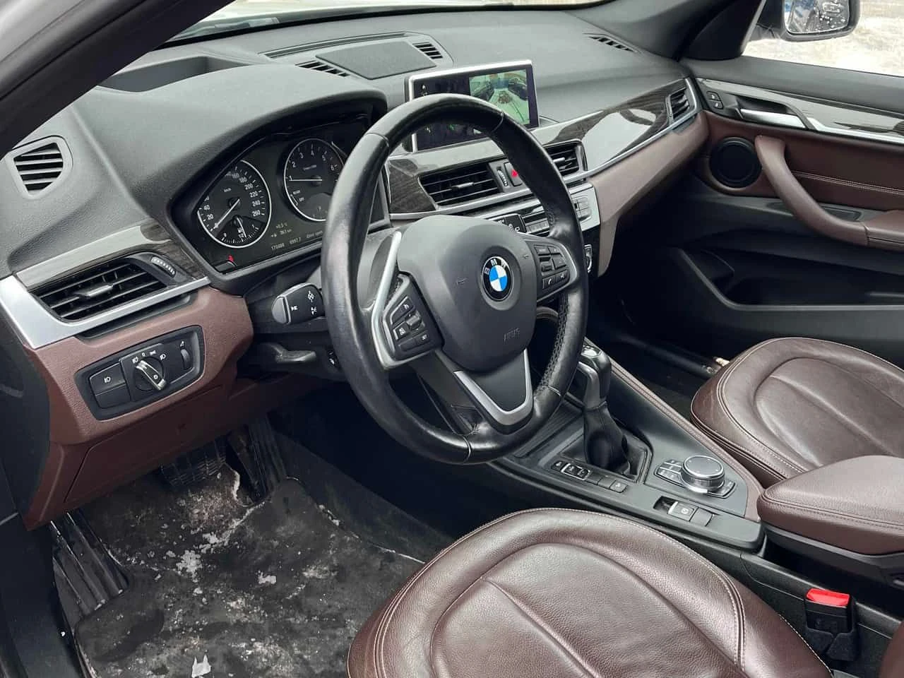 BMW X1 * xDrive28i /Погрев/ Памет/Кожа - изображение 6