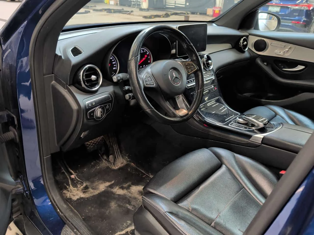 Mercedes-Benz GLC 300 4MATIC COUPE * 360 КАМЕРА* ПАНОРАМА* ПОДГРЕВ* , снимка 7 - Автомобили и джипове - 54093980