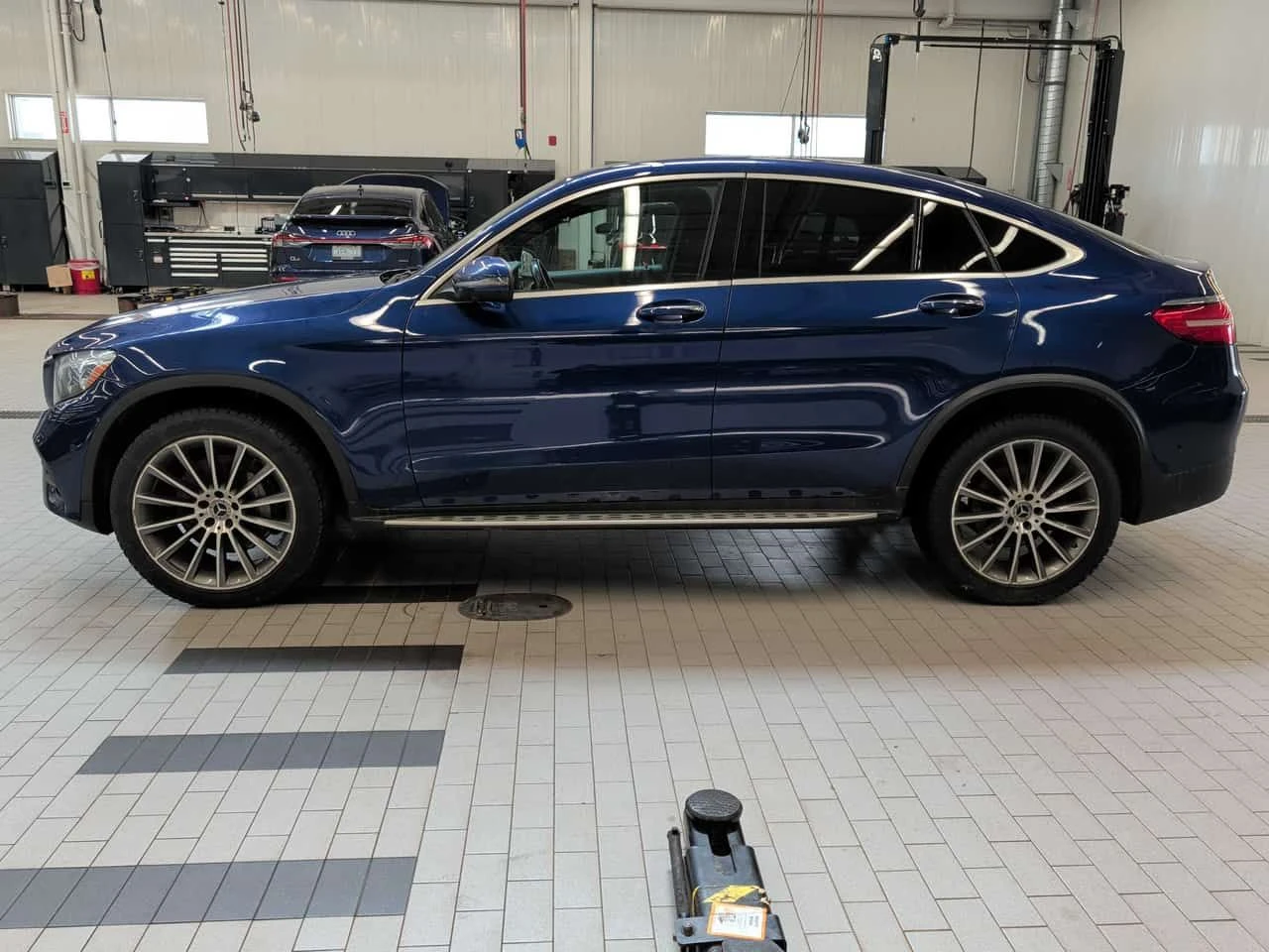 Mercedes-Benz GLC 300 4MATIC COUPE * 360 КАМЕРА* ПАНОРАМА* ПОДГРЕВ* , снимка 3 - Автомобили и джипове - 54093980