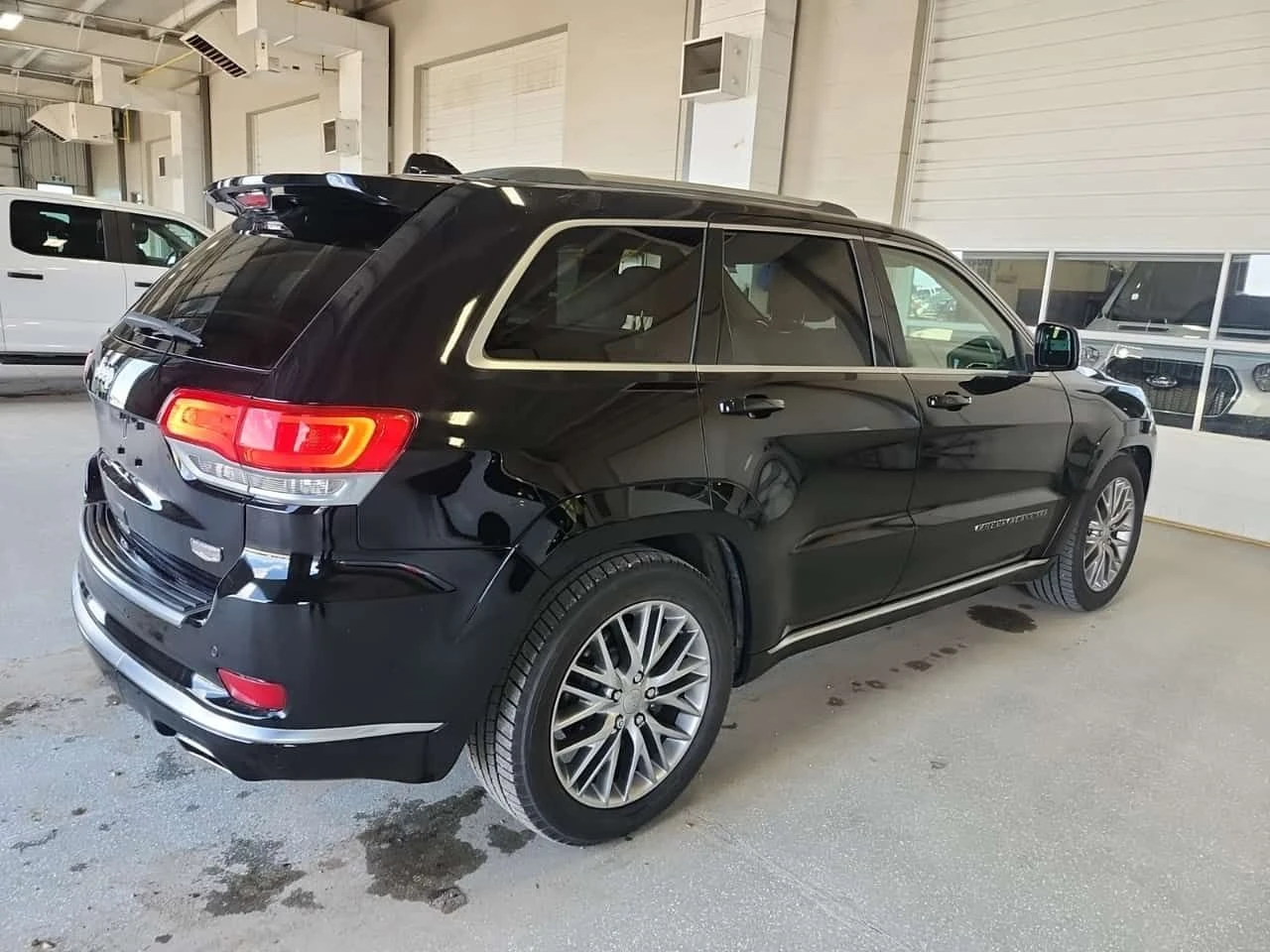 Jeep Grand cherokee SUMMIT| DISTR| HAR/KAR| ШИБИДАХ| ПОДГРЕВИ| ОБДУХ, снимка 3 - Автомобили и джипове - 54460248