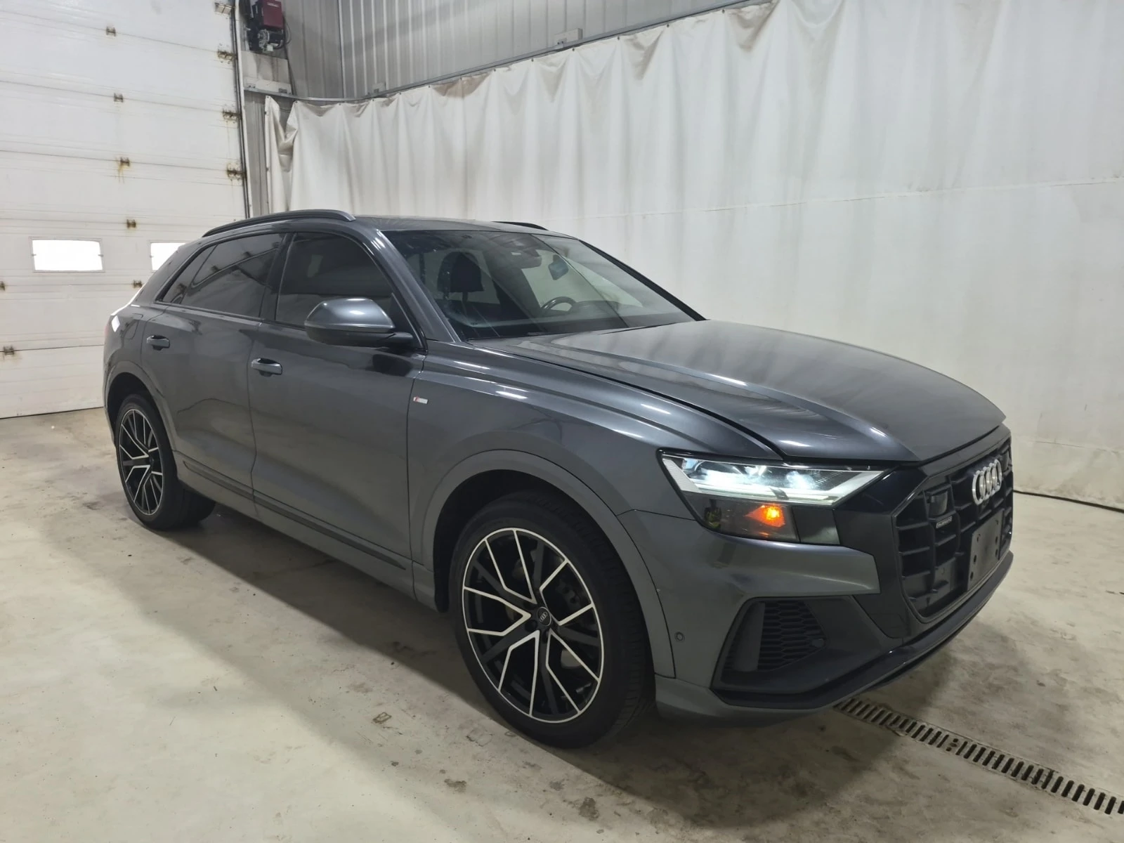 Audi Q8 * PROGRESSIV * CARFAX * ОПЦИЯ ЗА ФИНАНСИРАНЕ , снимка 2 - Автомобили и джипове - 55925888