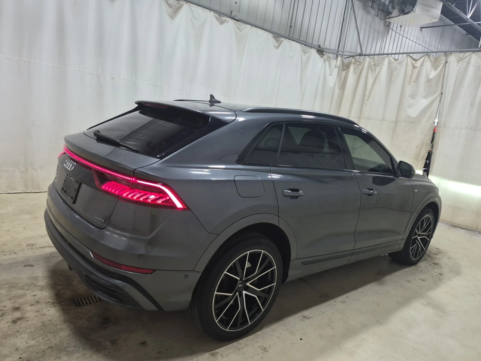 Audi Q8 * PROGRESSIV * CARFAX * ОПЦИЯ ЗА ФИНАНСИРАНЕ , снимка 3 - Автомобили и джипове - 55925888