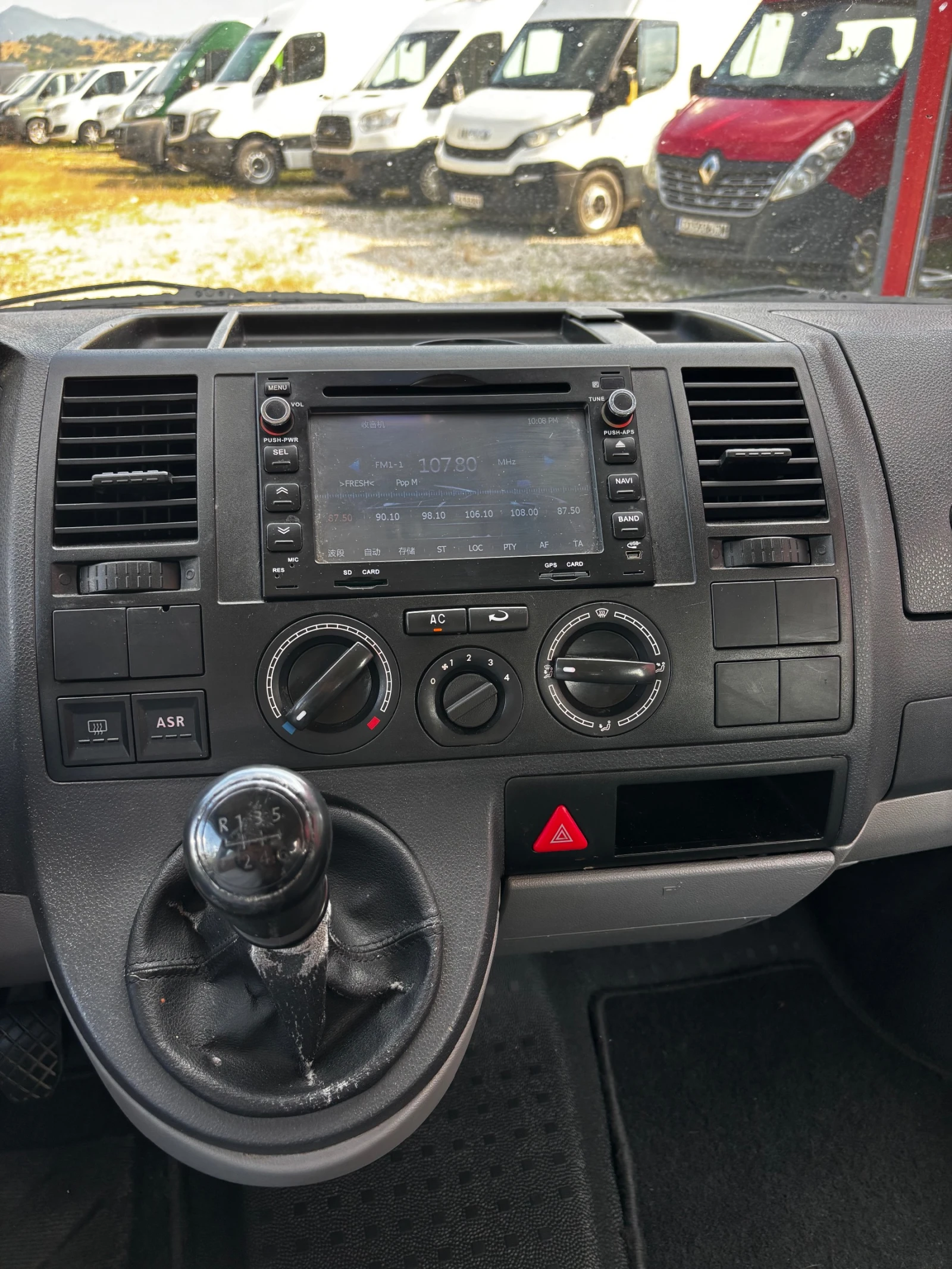 VW Transporter 5 места клима нави, снимка 10 - Бусове и автобуси - 55579897