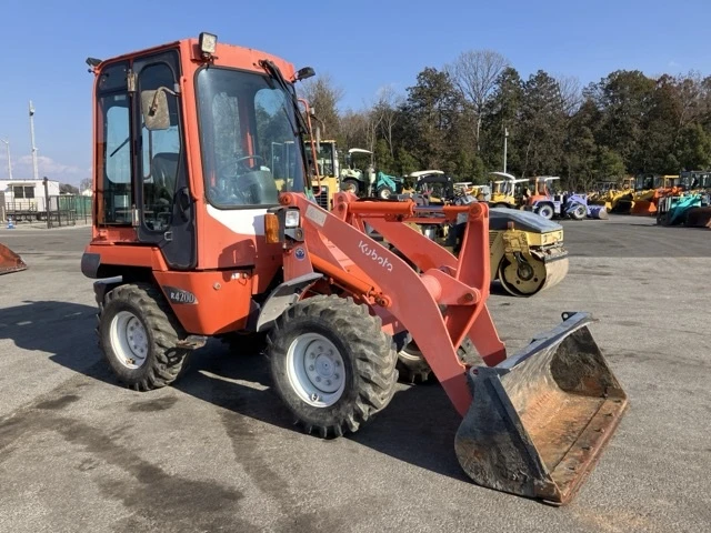 Мини челни товарачи Kubota R420D / КАБИНА / ОЧАКВАН ВНОС !, снимка 2 - Индустриална техника - 54087633