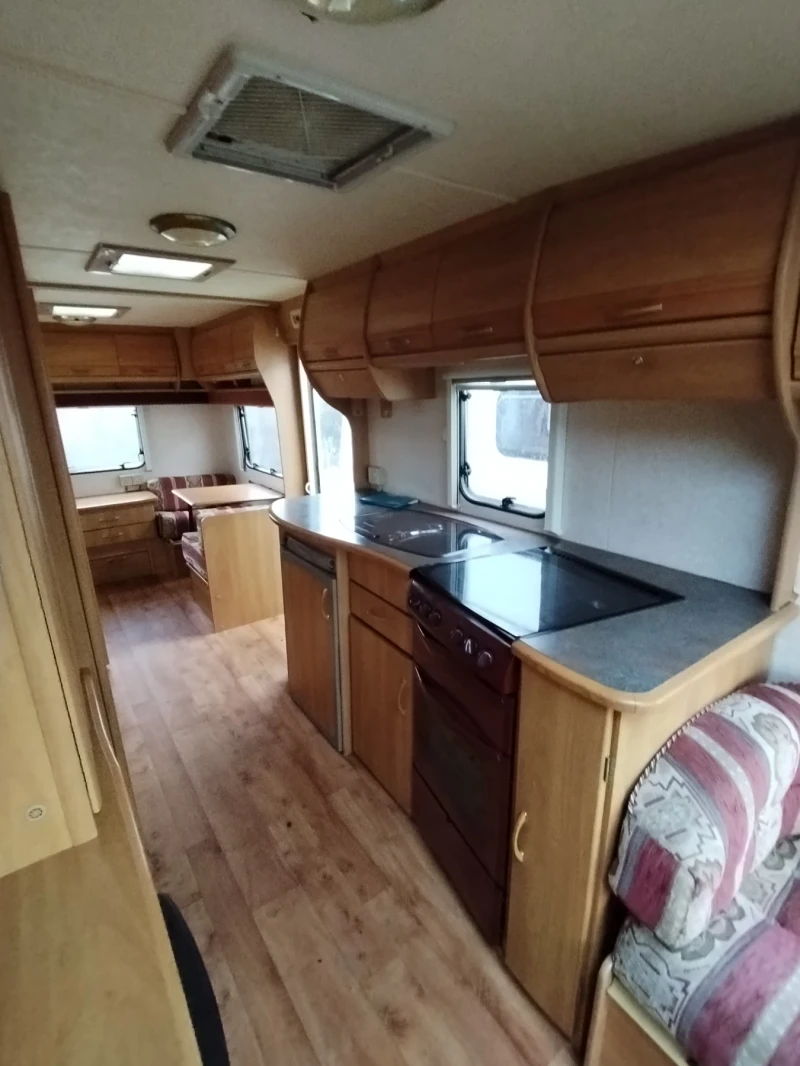 Каравана Swift Concorder, снимка 9 - Каравани и кемпери - 52729599