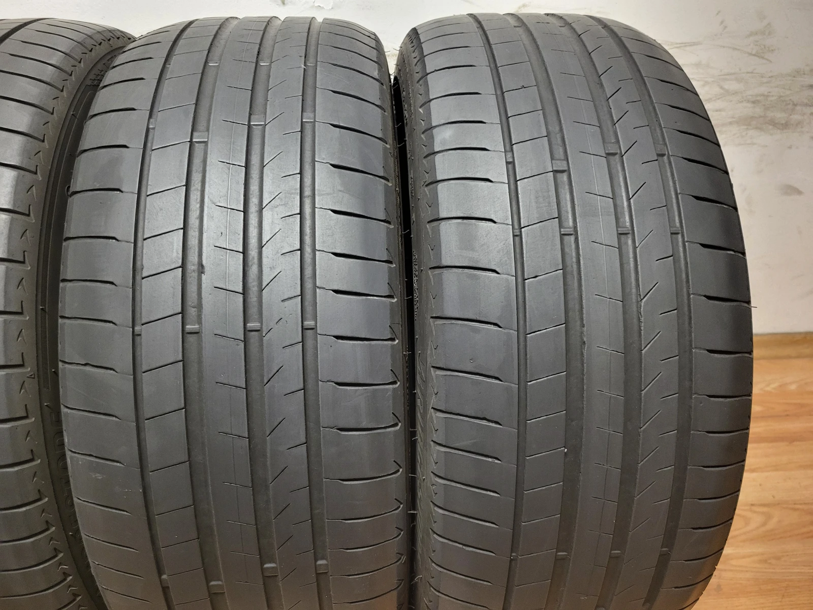 Гуми Летни 245/40R21, снимка 3 - Гуми и джанти - 53797947