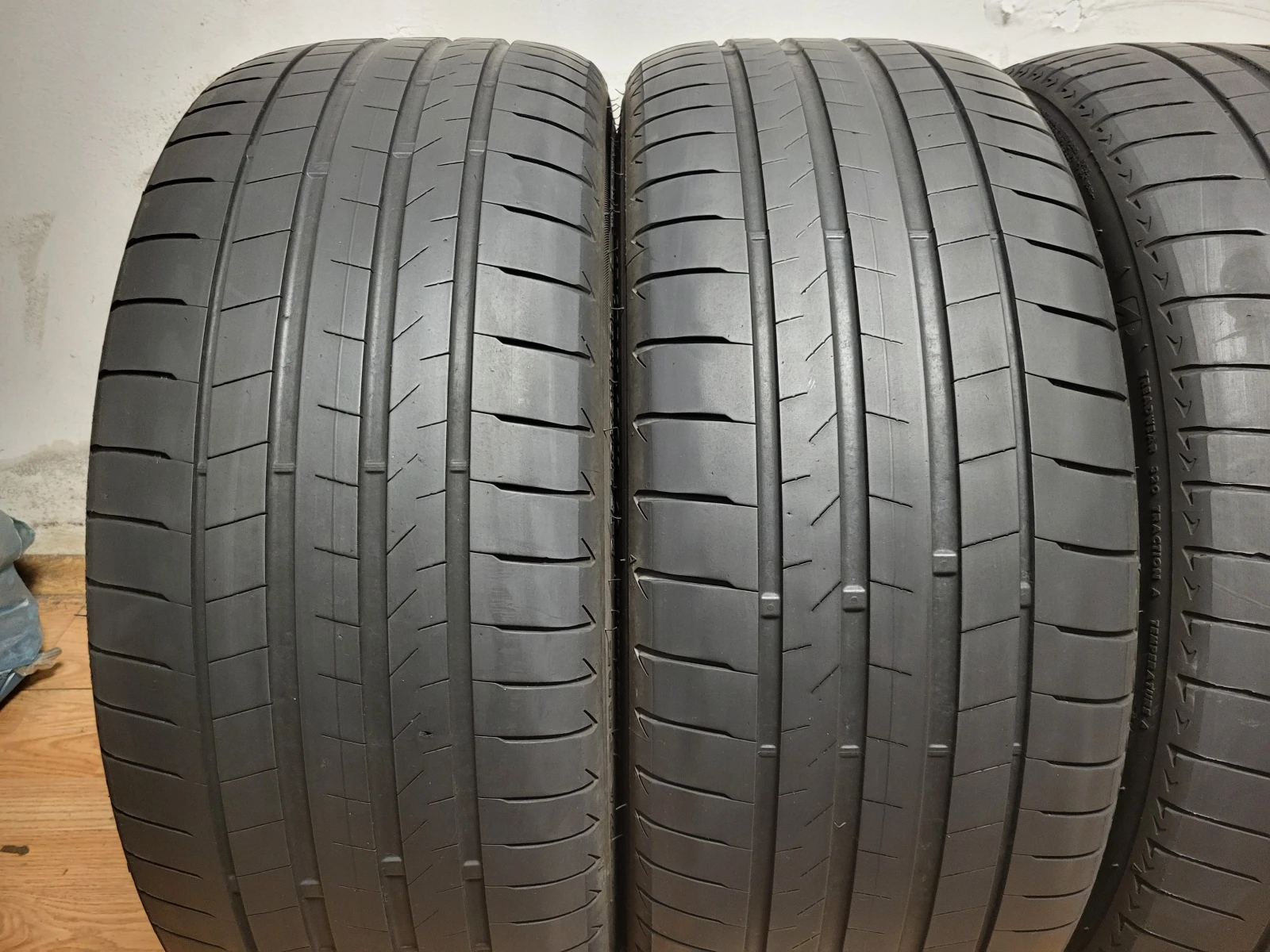 Гуми Летни 245/40R21, снимка 2 - Гуми и джанти - 53797947