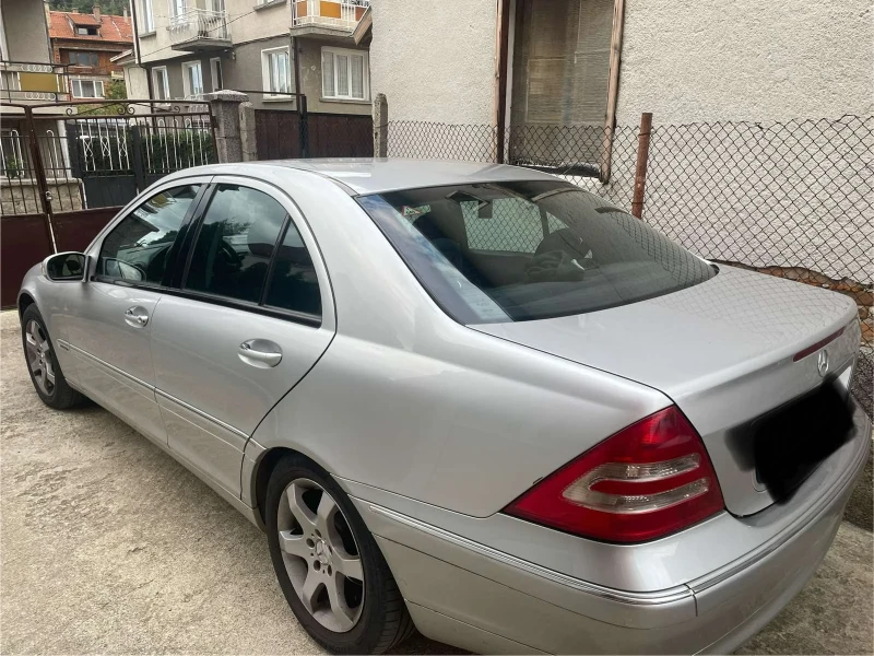 Mercedes-Benz C 220, снимка 4 - Автомобили и джипове - 47465226