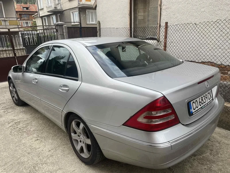 Mercedes-Benz C 220, снимка 3 - Автомобили и джипове - 47465226