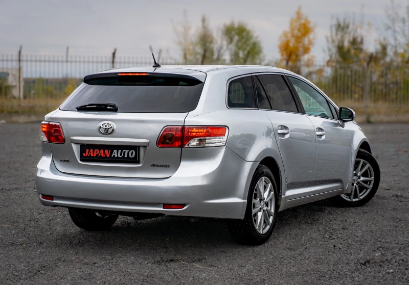 Toyota Avensis 2.2 D-4D БИЗНЕС ИЗПЪЛНЕНИЕ! С ГАРАНЦИЯ!, снимка 4 - Автомобили и джипове - 52038365