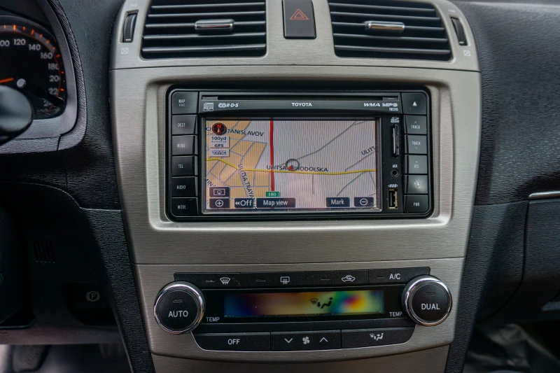 Toyota Avensis 2.2 D-4D БИЗНЕС ИЗПЪЛНЕНИЕ! С ГАРАНЦИЯ!, снимка 10 - Автомобили и джипове - 52038365