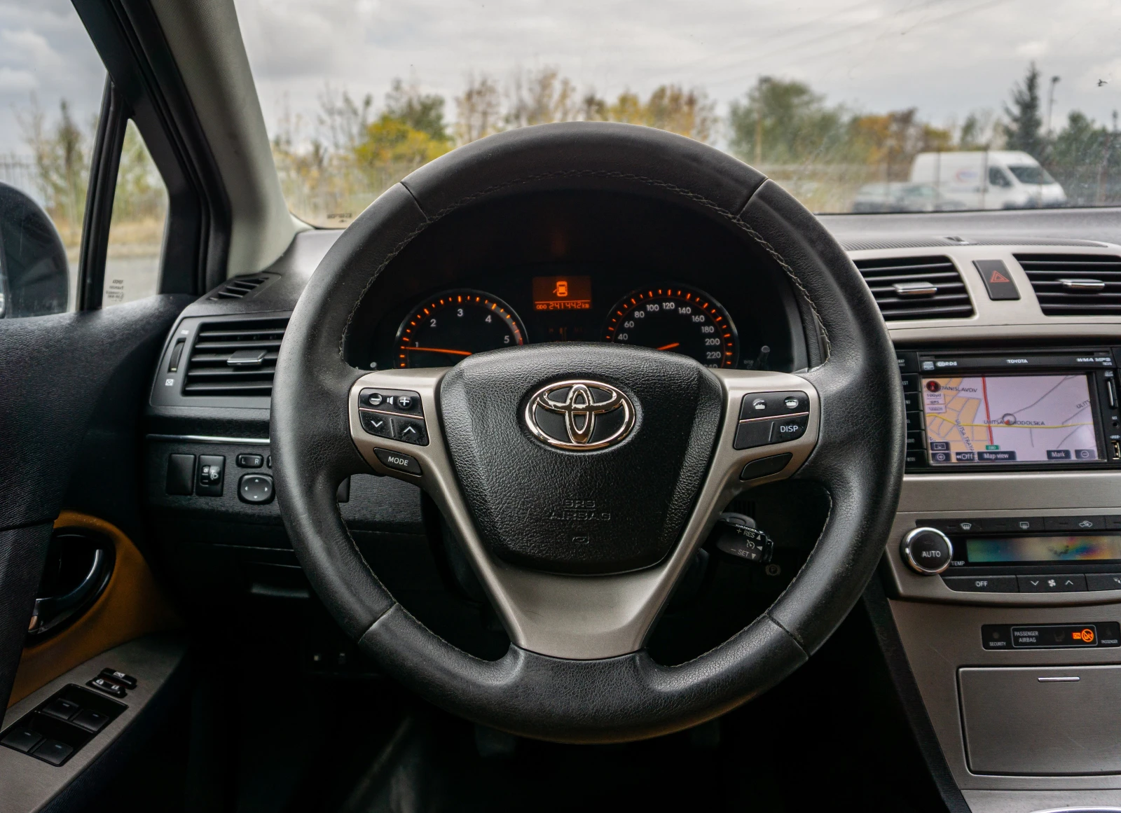 Toyota Avensis 2.2 D-4D БИЗНЕС ИЗПЪЛНЕНИЕ! С ГАРАНЦИЯ! - изображение 9