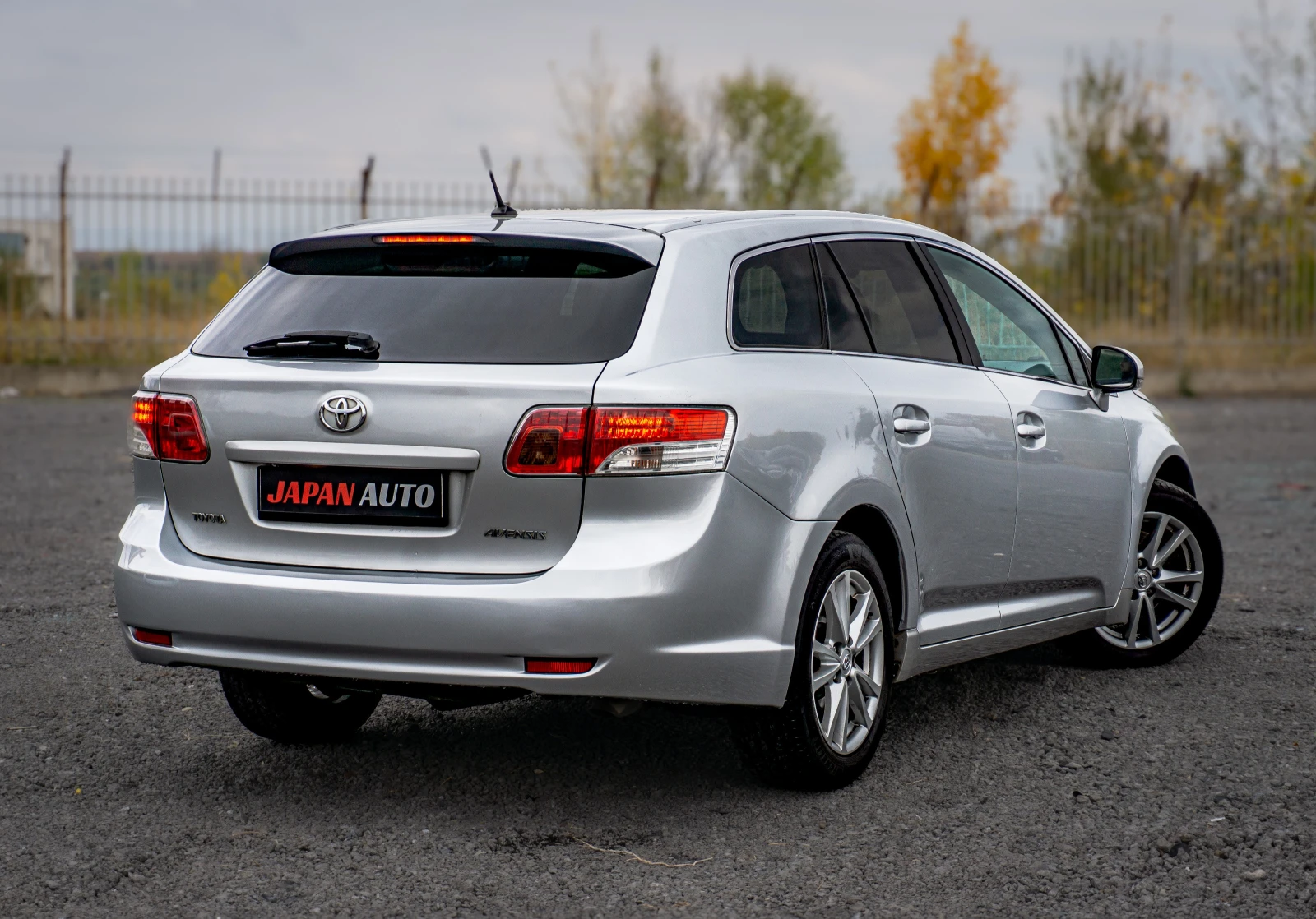 Toyota Avensis 2.2 D-4D БИЗНЕС ИЗПЪЛНЕНИЕ! С ГАРАНЦИЯ! - изображение 4