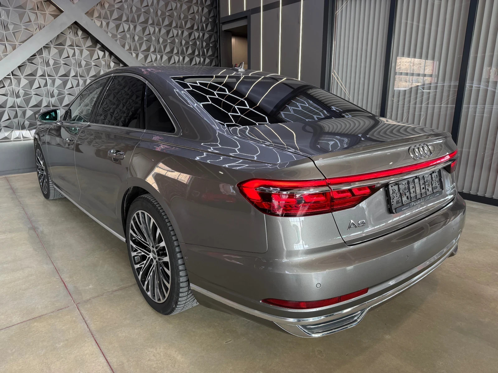 Audi A8 55 TFSI * QUATTRO* FULL ЕКС* B&O* TV* HEAD UP* ШИБ, снимка 4 - Автомобили и джипове - 53976536