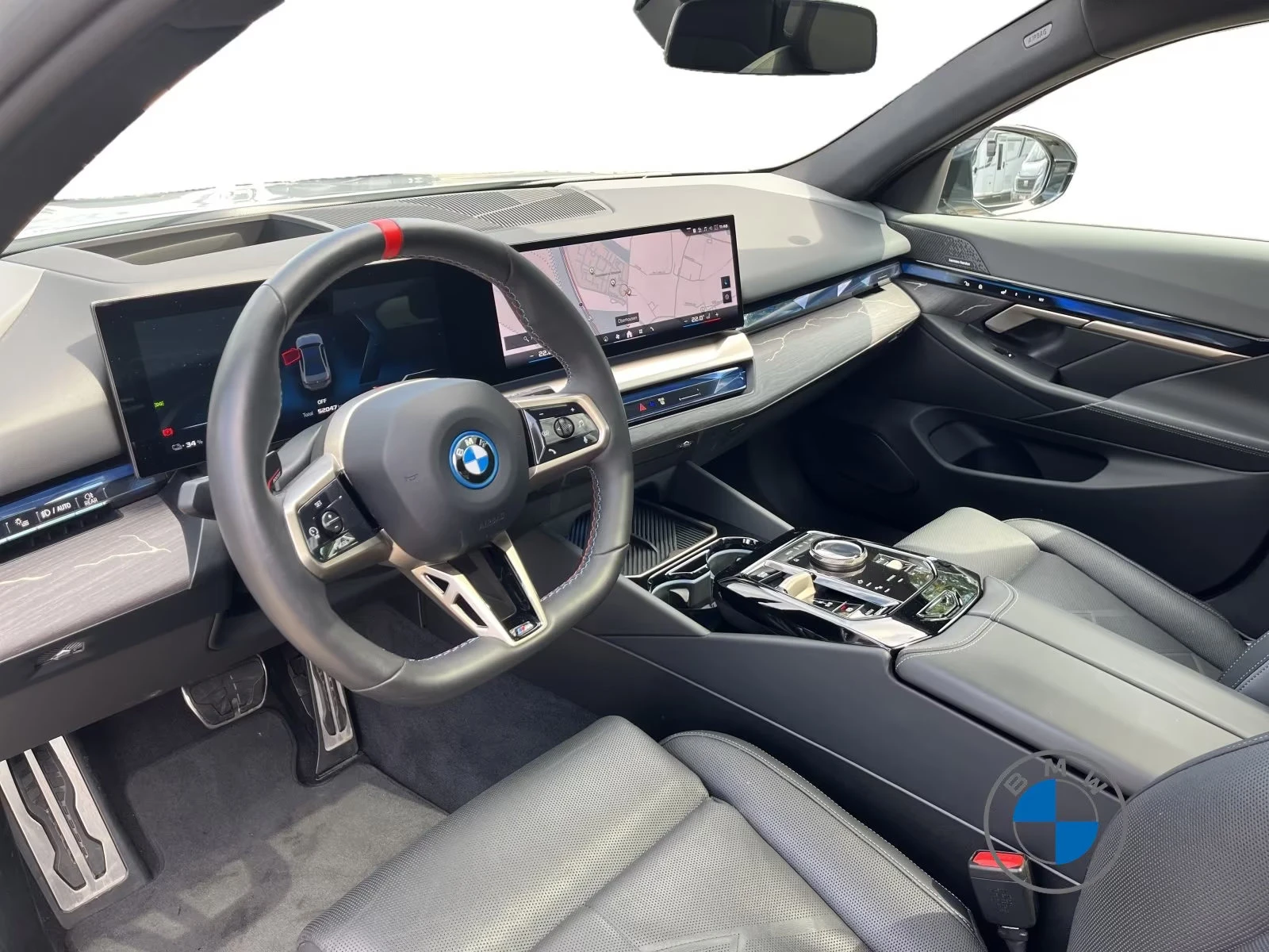 BMW i5 xDRIVE/60/601HP/MSPORTPRO/PANO/ACC/B&W/HUD/217z, снимка 10 - Автомобили и джипове - 54000007