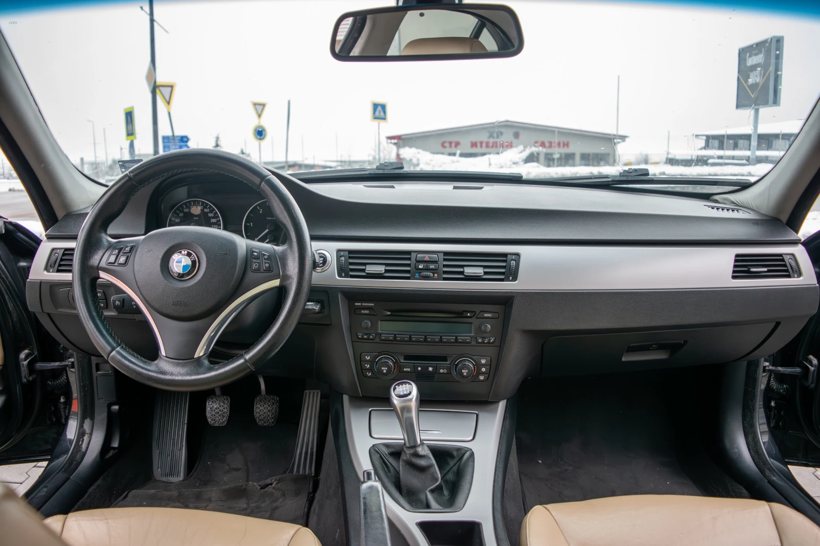 BMW 320 D, снимка 8 - Автомобили и джипове - 54236432