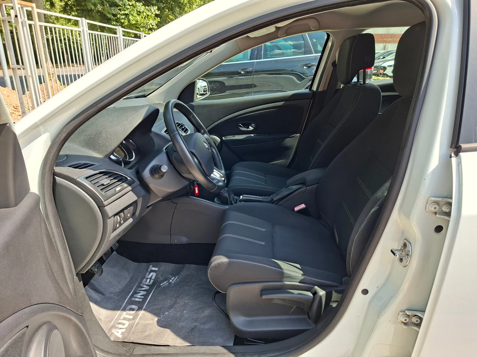 Renault Megane 1.5/110кс, снимка 9 - Автомобили и джипове - 55121159