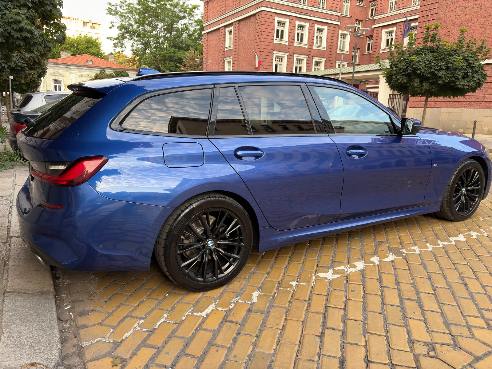 BMW 320 d xDrive 2019 г. на 91000 км., снимка 3 - Автомобили и джипове - 55242535