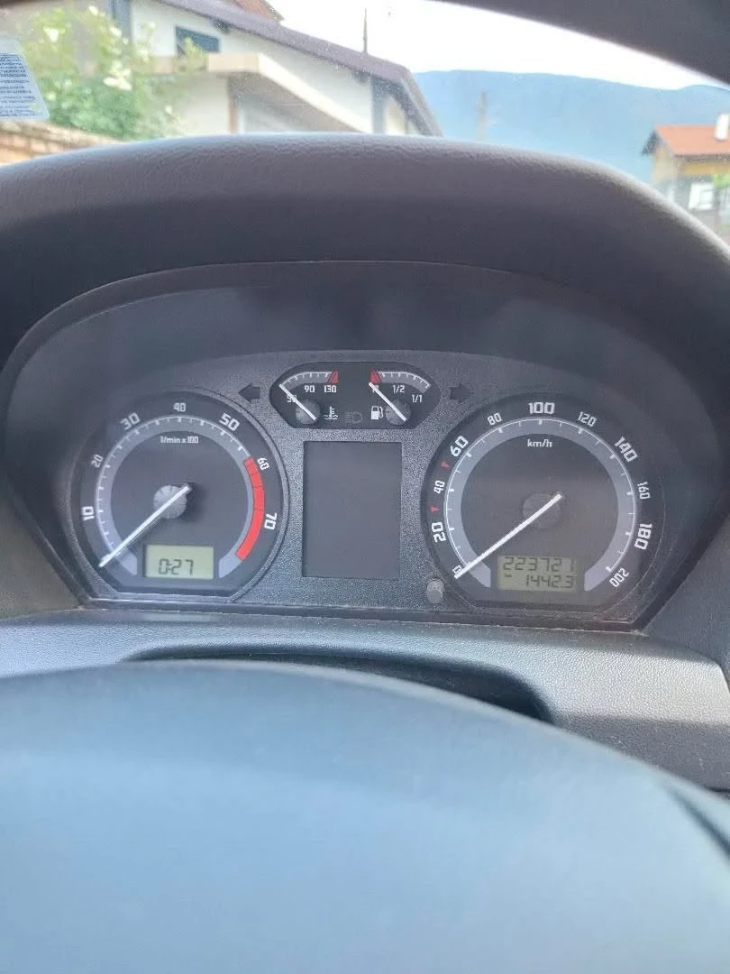 Skoda Fabia 1.4, снимка 6 - Автомобили и джипове - 55437658