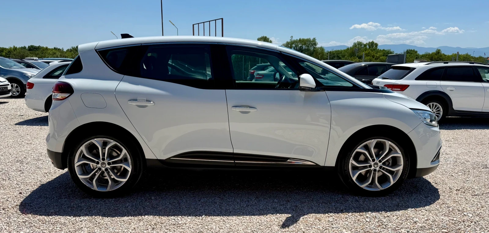 Renault Scenic 1.5dci* 110k.c* TOP* СЕРВИЗНА ИСТОРИЯ* , снимка 6 - Автомобили и джипове - 55541611