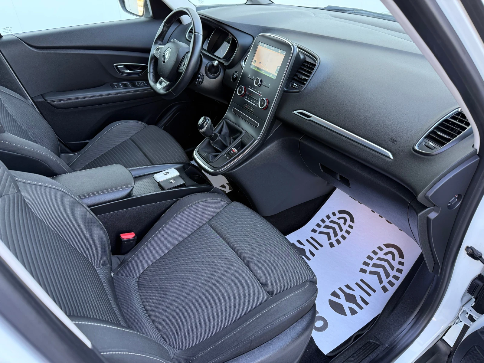 Renault Scenic 1.5dci* 110k.c* TOP* СЕРВИЗНА ИСТОРИЯ* , снимка 9 - Автомобили и джипове - 55541611