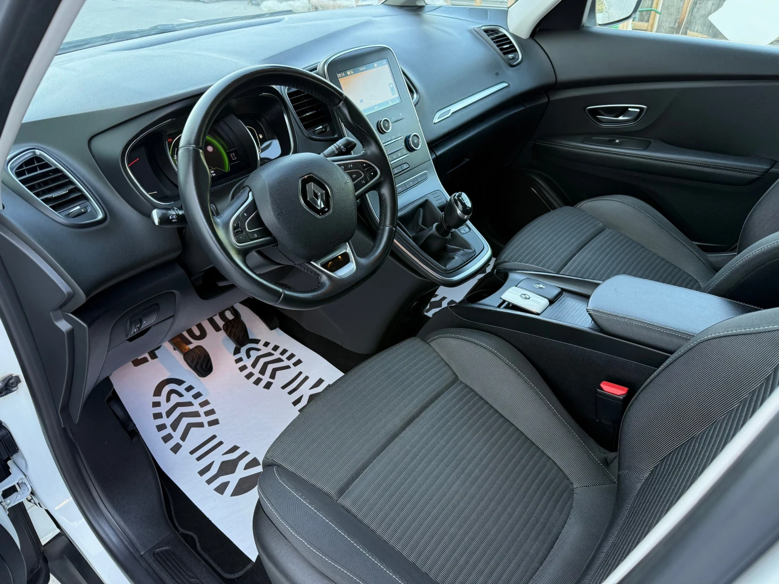 Renault Scenic 1.5dci* 110k.c* TOP* СЕРВИЗНА ИСТОРИЯ* , снимка 7 - Автомобили и джипове - 55541611