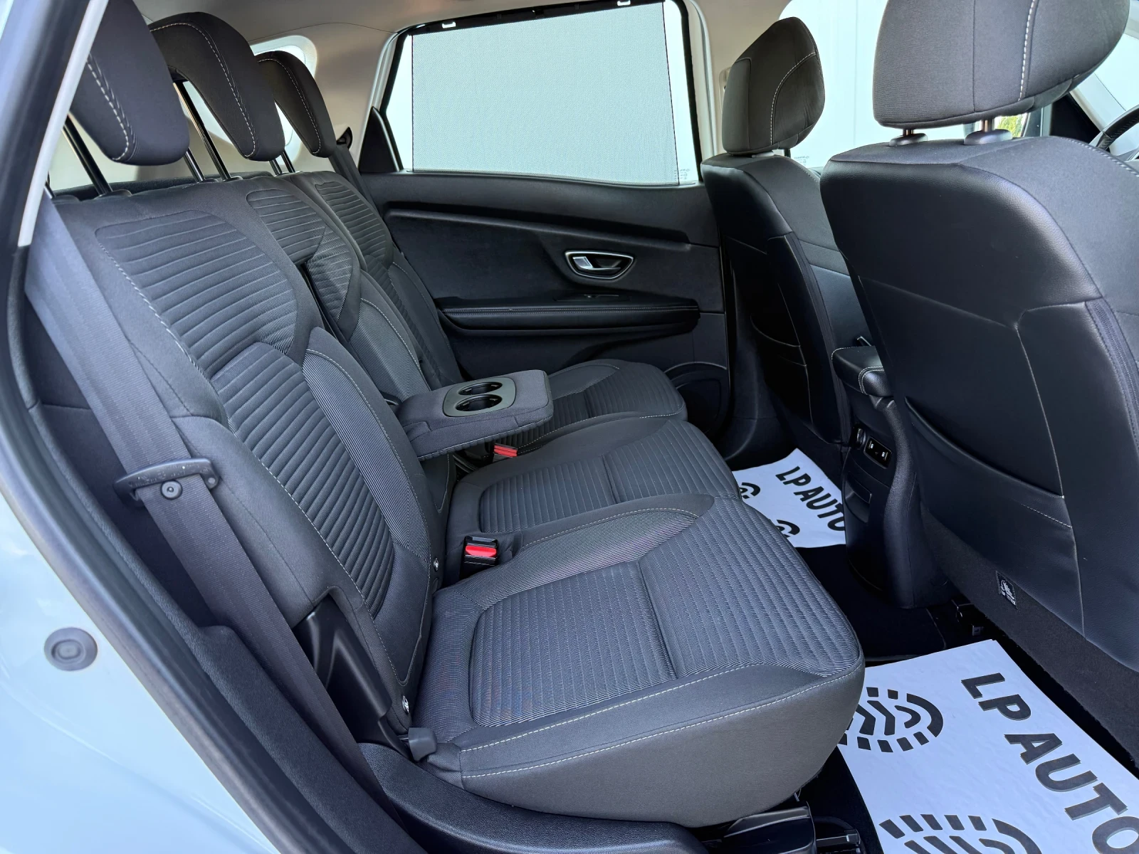 Renault Scenic 1.5dci* 110k.c* TOP* СЕРВИЗНА ИСТОРИЯ* , снимка 10 - Автомобили и джипове - 55541611