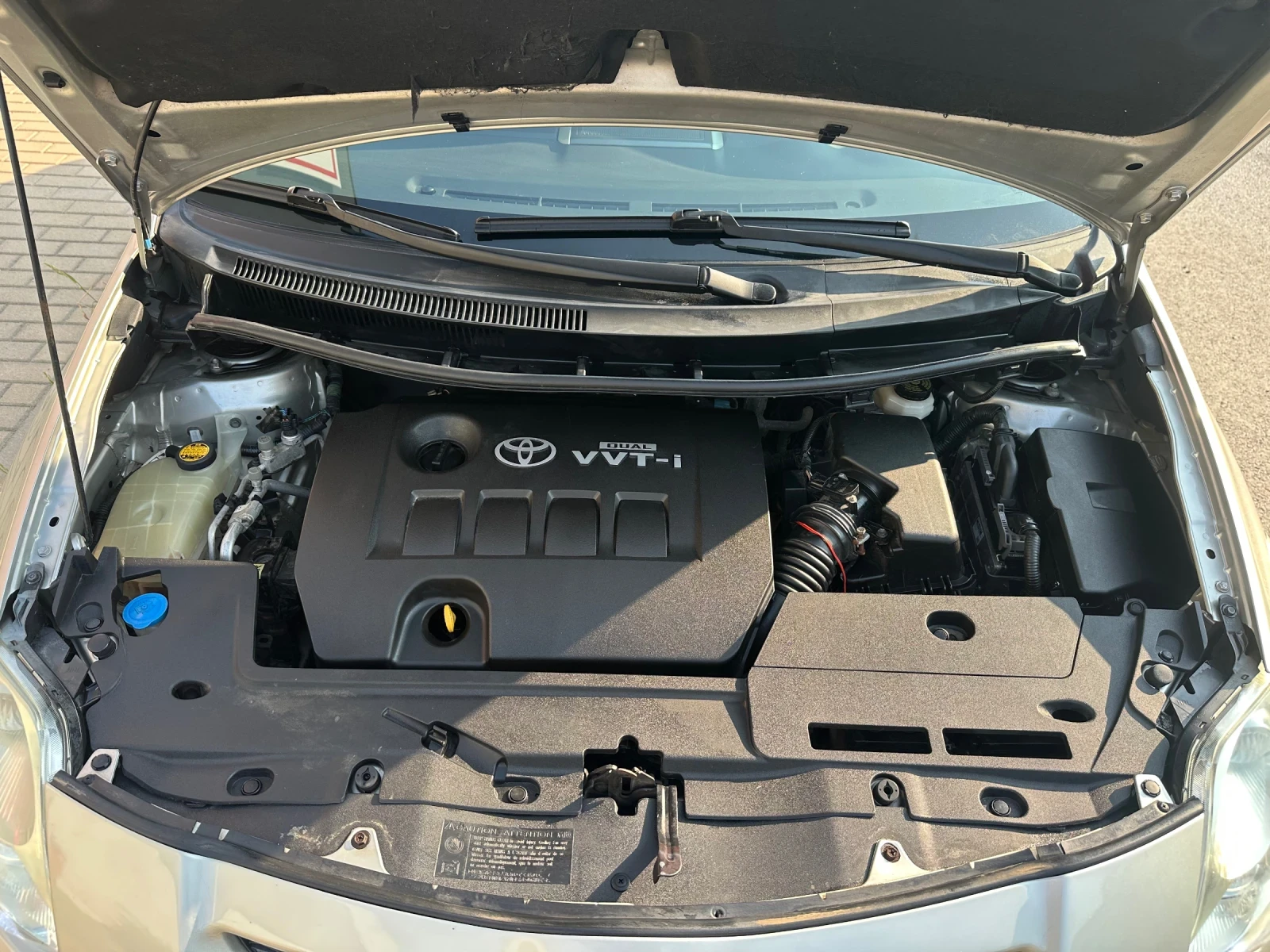 Toyota Auris 1.6 VVT-i, снимка 10 - Автомобили и джипове - 55966086