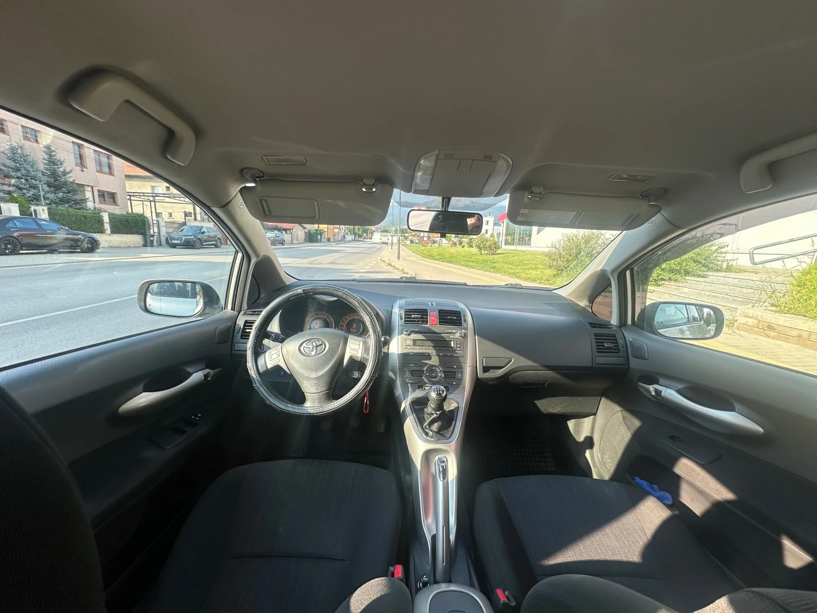 Toyota Auris 1.6 VVT-i, снимка 5 - Автомобили и джипове - 55966086
