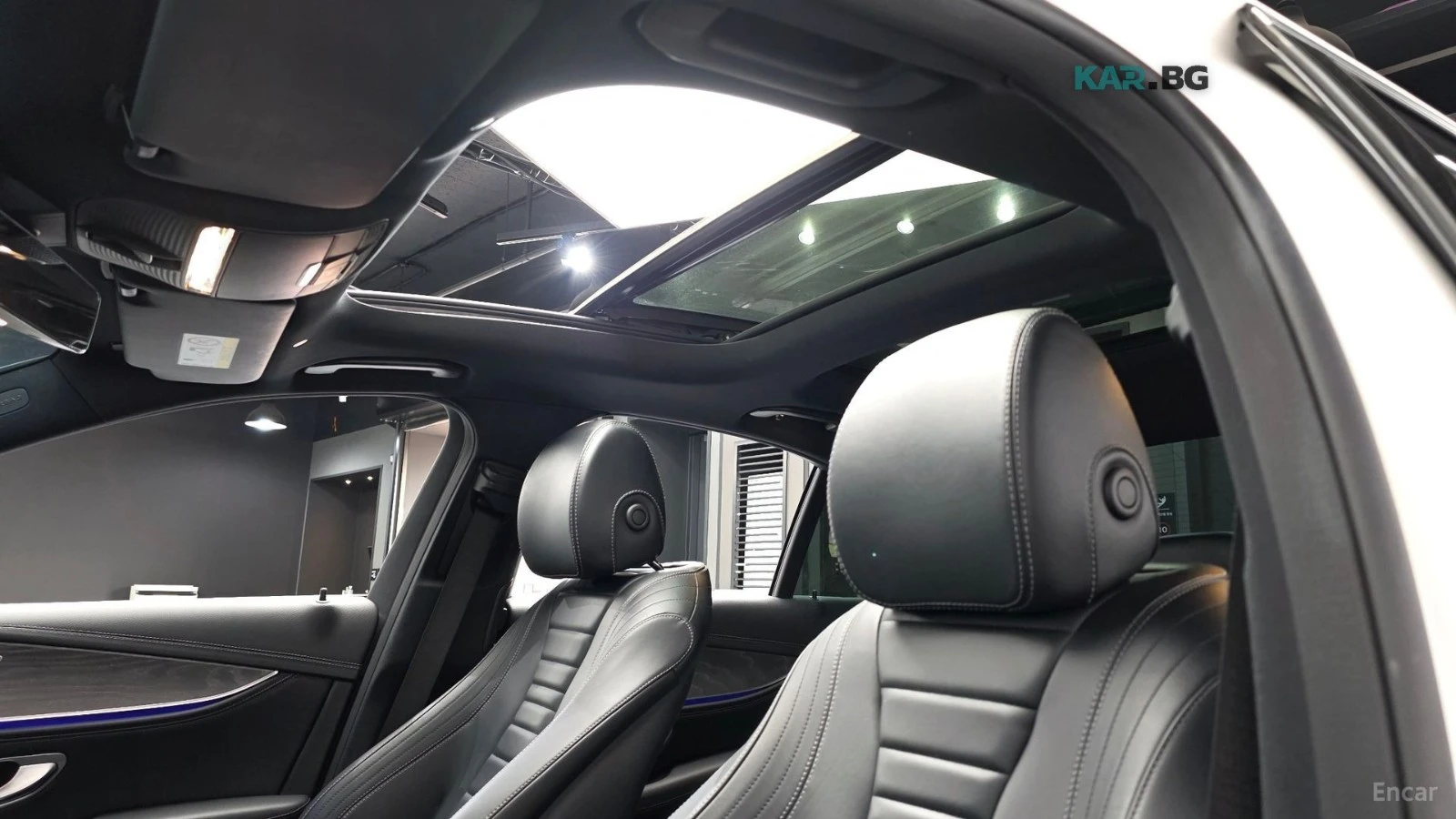Mercedes-Benz E 350 4MATIC* AMG* ПОДГРЕВ* 360* ПАНО* HEAD-UP* , снимка 14 - Автомобили и джипове - 56008130