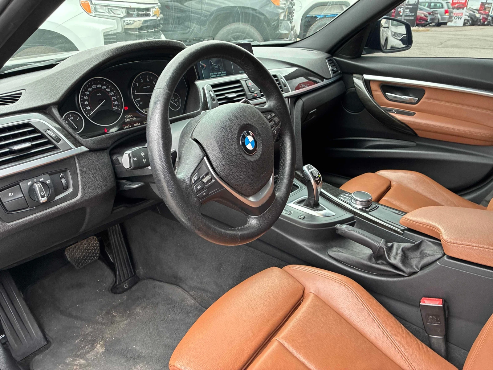 BMW 330 i xDrive | CARFAX | БЕЗ ИНЦИДЕНТИ , снимка 7 - Автомобили и джипове - 56124983