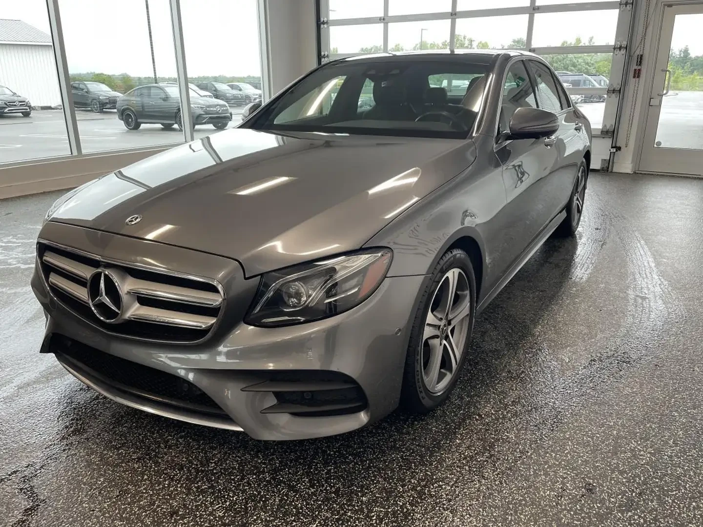 Mercedes-Benz E 350 AMG PKG/BURMESTER/360/ADAPTIVE/AMBIENT/, снимка 3 - Автомобили и джипове - 56256094