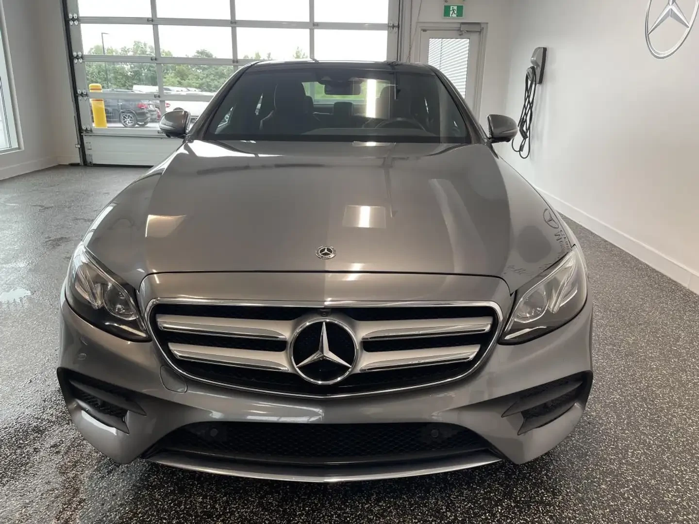 Mercedes-Benz E 350 AMG PKG/BURMESTER/360/ADAPTIVE/AMBIENT/, снимка 2 - Автомобили и джипове - 56256094