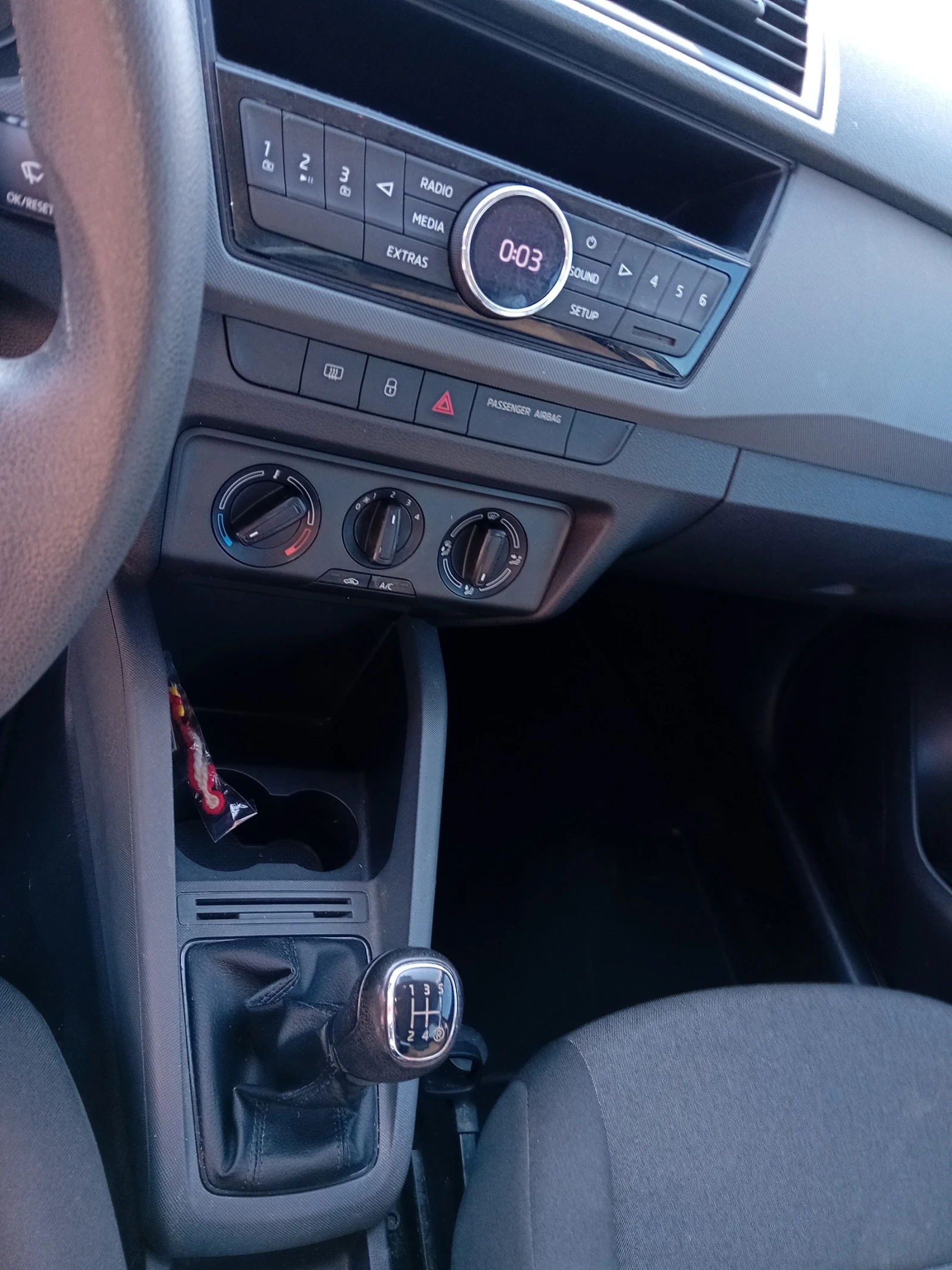 Skoda Fabia, снимка 10 - Автомобили и джипове - 56409547