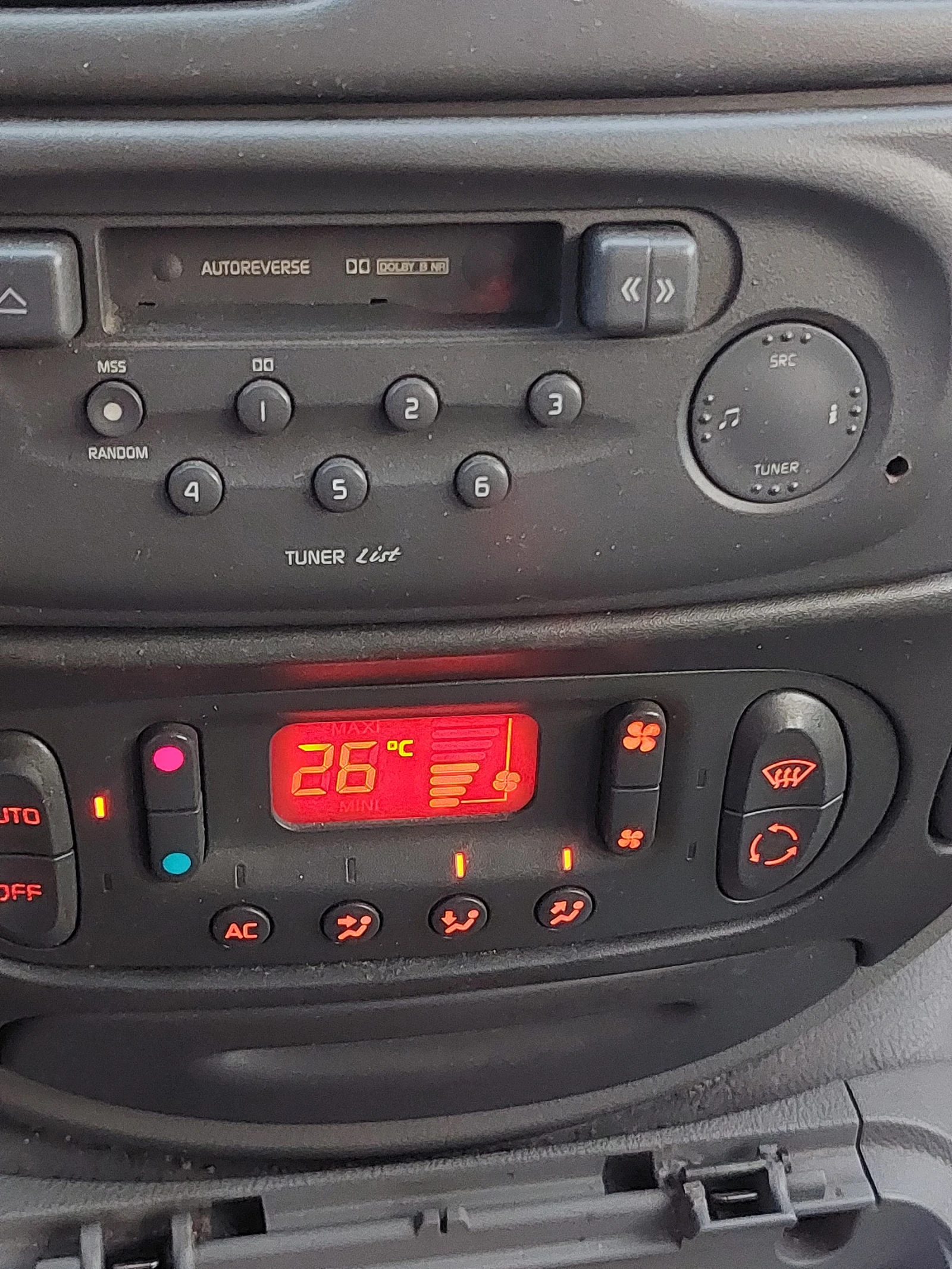 Renault Scenic 1.6-16V, снимка 9 - Автомобили и джипове - 56476148