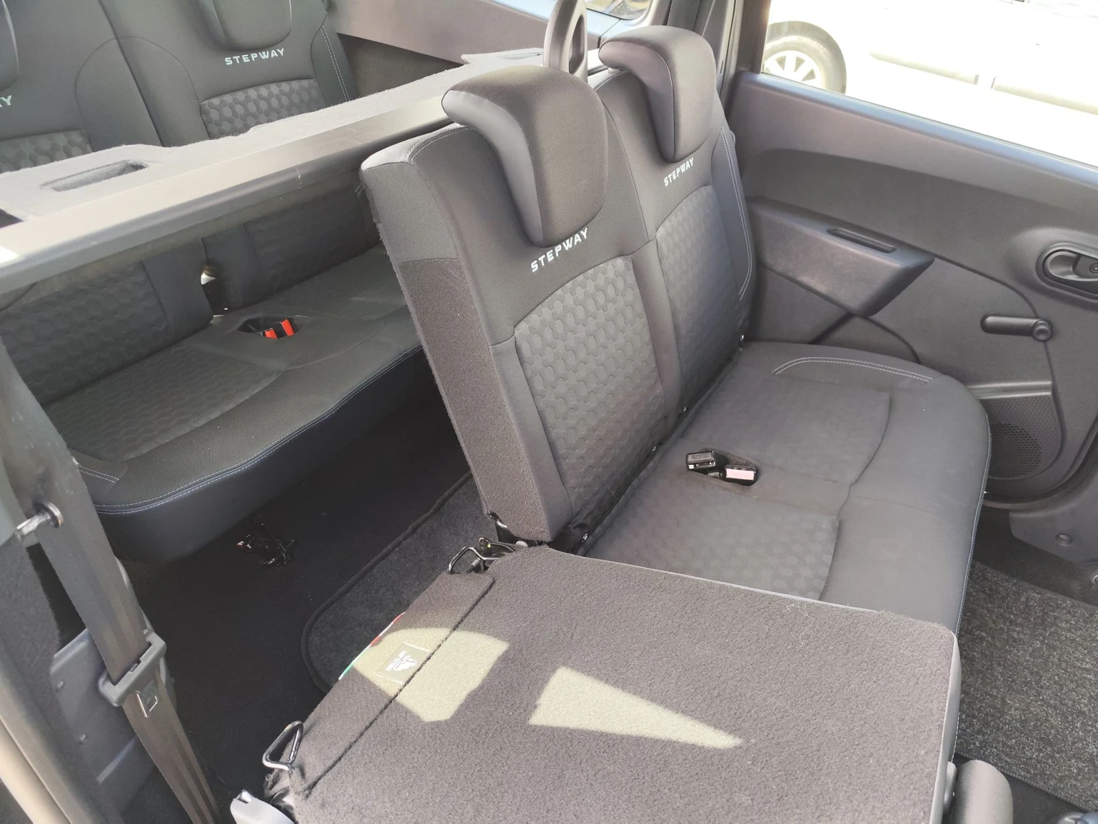 Dacia Lodgy Stepway , снимка 14 - Автомобили и джипове - 56534403