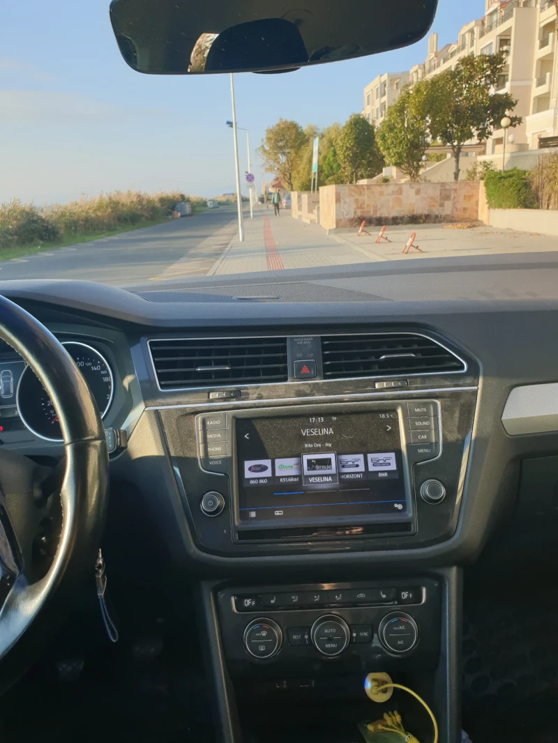 VW Tiguan TSI, снимка 11 - Автомобили и джипове - 52976159