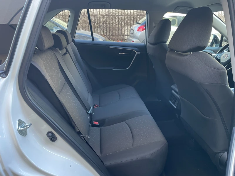 Toyota Rav4 2.0 AWD/4x4 CVT Executive- в Гаранция, снимка 13 - Автомобили и джипове - 53156039