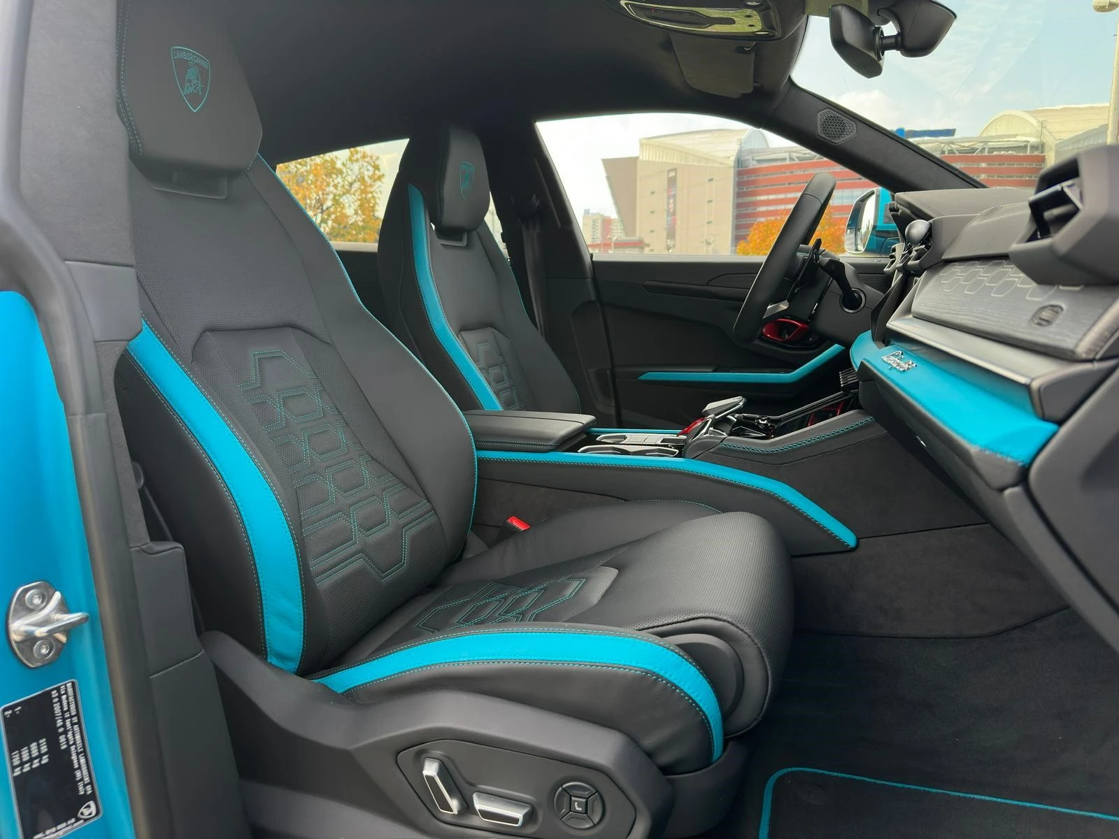 Lamborghini Urus SE  | Mobile.bg   12