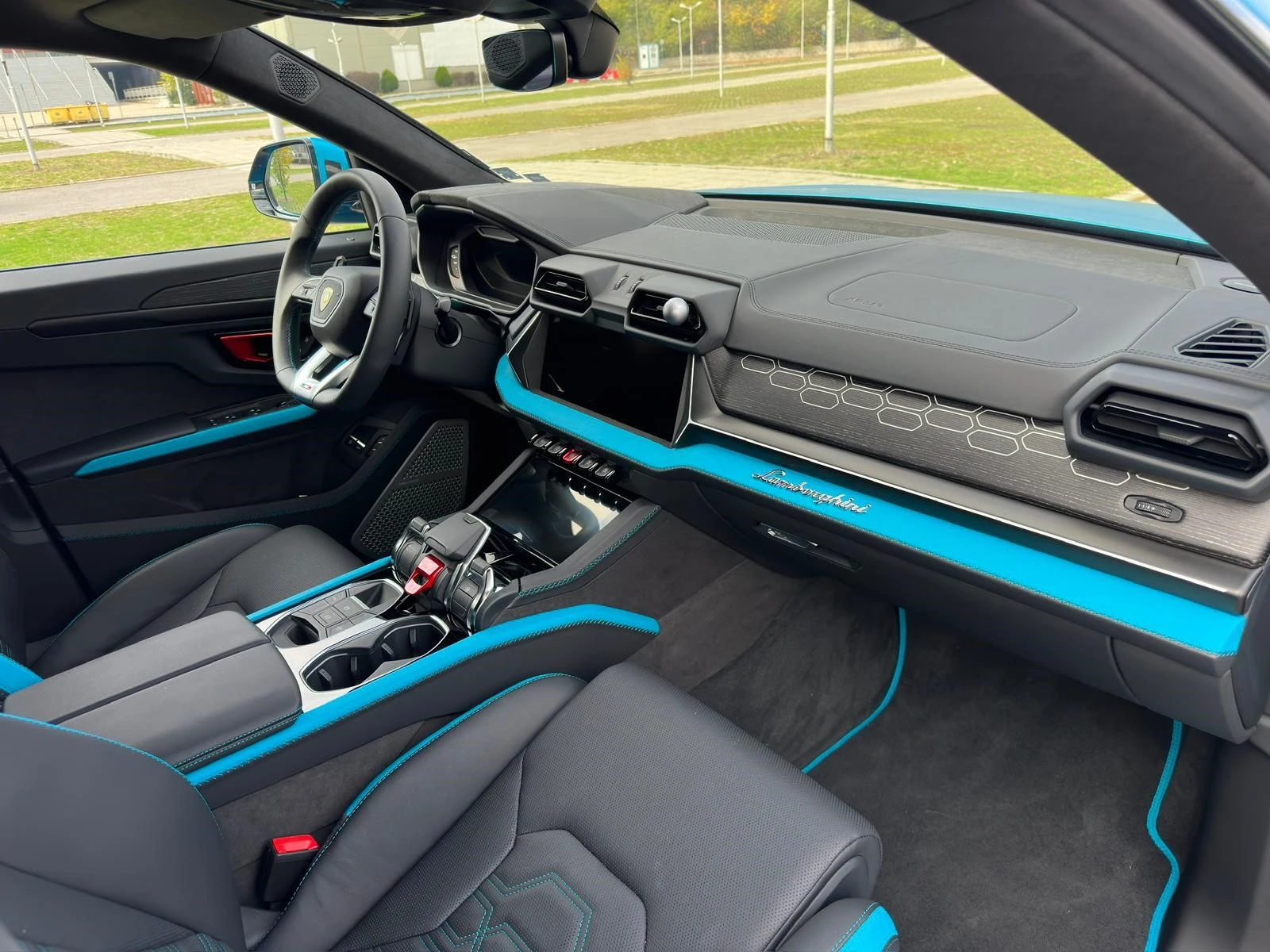 Lamborghini Urus SE  | Mobile.bg   11