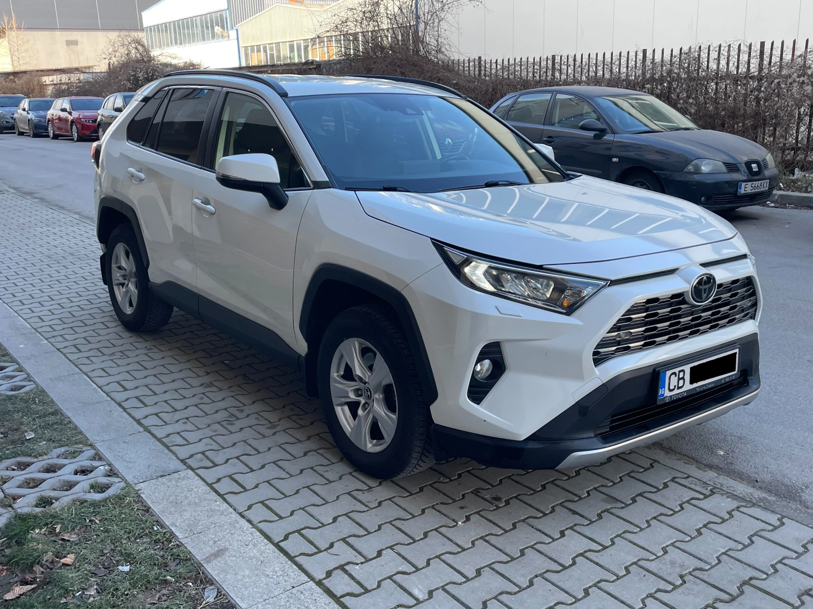 Toyota Rav4 2.0 AWD/4x4 CVT Executive- в Гаранция - изображение 2