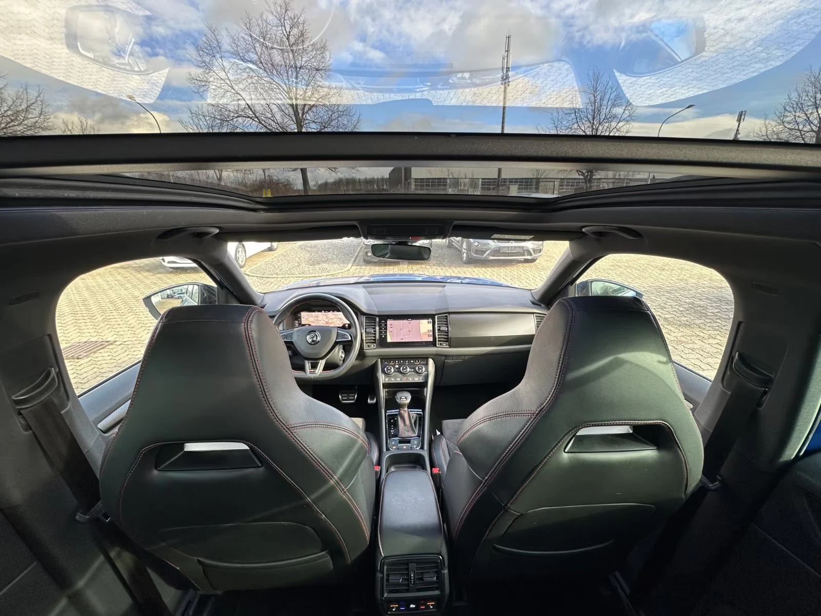 Skoda Kodiaq RS/239HP/4X4/PANO/360/LED/AMBIENT/155z, снимка 15 - Автомобили и джипове - 53825518