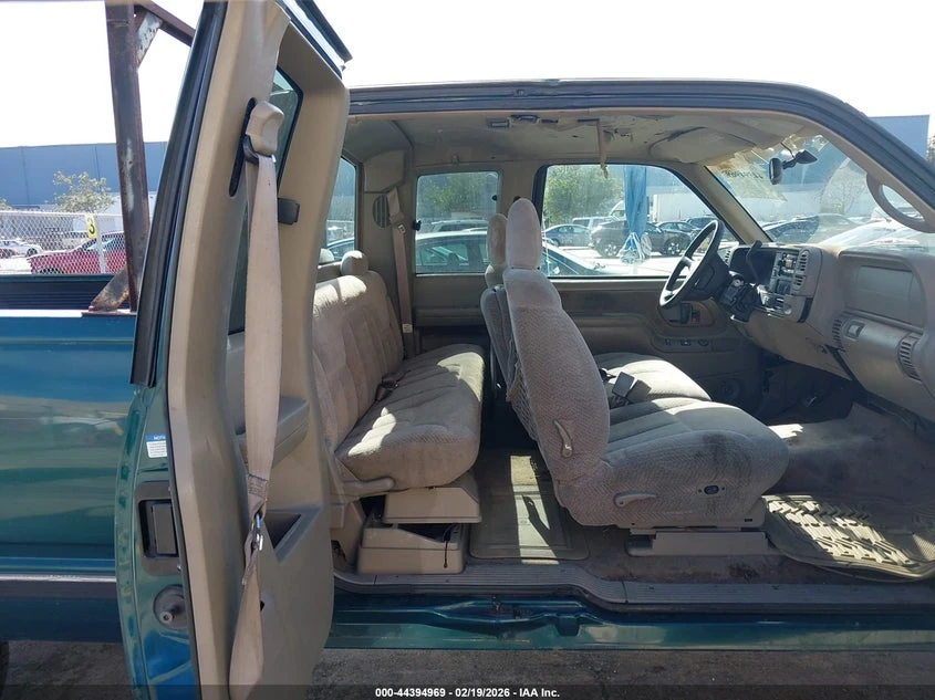 Gmc Sierra 5.7L V-8 255HP 4X4 Drive, снимка 8 - Автомобили и джипове - 53978255